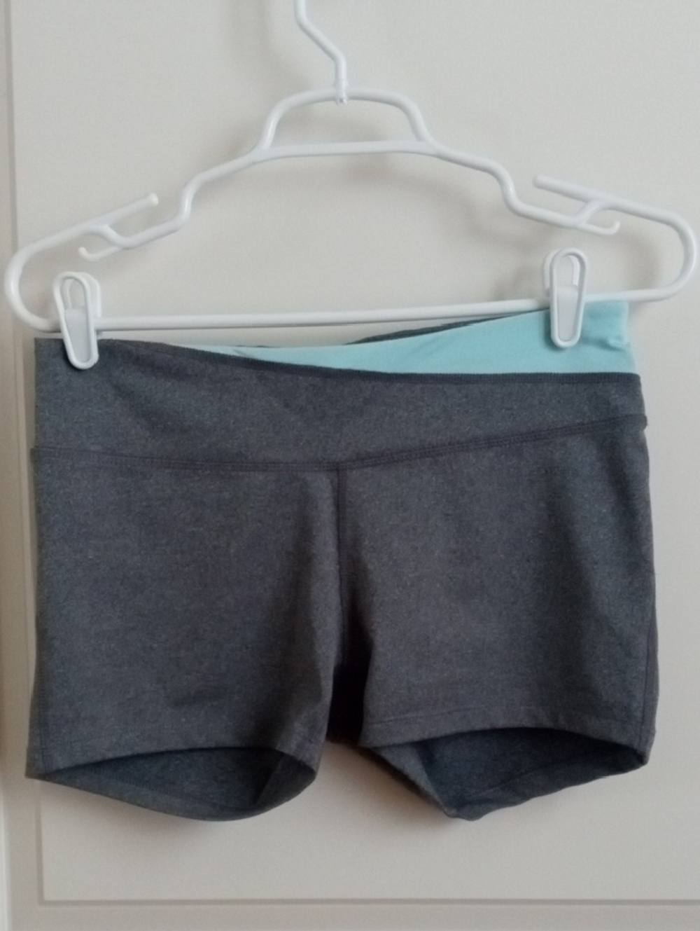 Jillian Michaels Impact "Life... Is Calling" Athletic Shorts in Gray/Blue. Sz M